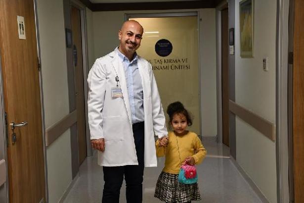 Türkiye'nin mesane pili takılan en küçük hastası 5 yaşındaki Malk