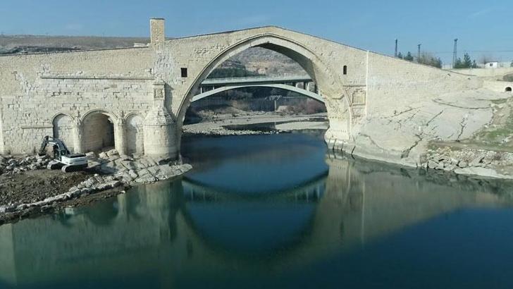 Malabadi Köprüsü’nün görkemini ortaya çıkaracak projede çalışmalar başladı