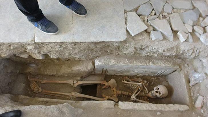 Tarihi Kadıkalesi kazılarında kadın iskeleti bulundu