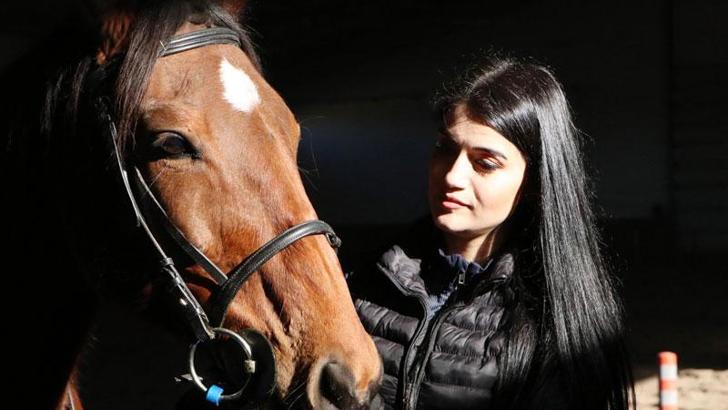 Attan düşünce kendisine gülenlere inat edip at antrenörü oldu