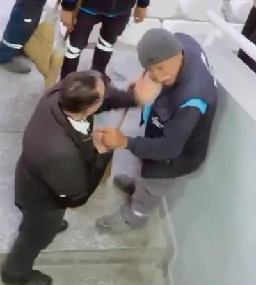 Hipodromda temizlik görevlisine tokat kamerada