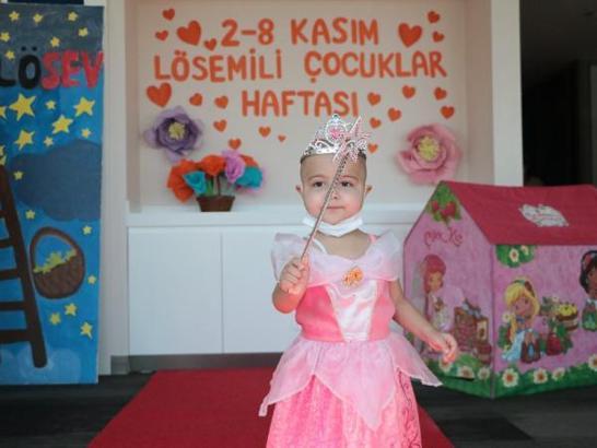 Engelli çocuklar için çalışıyordu, şimdi lösemili kızı için mücadele ediyor