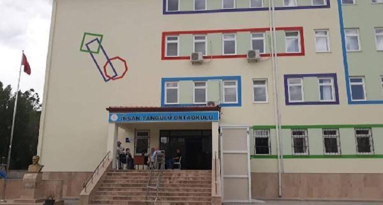 Elazığ’da 2'nci kattan atlayan ortaokul öğrencisi ağır yaralandı