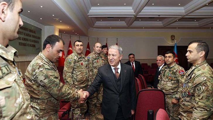 Bakan Akar 'Tek Vatan Harekatı' gazileri ile bir araya geldi