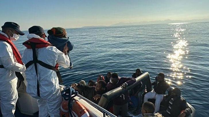 Bodrum açıklarında geri itilen 65 kaçak göçmen kurtarıldı