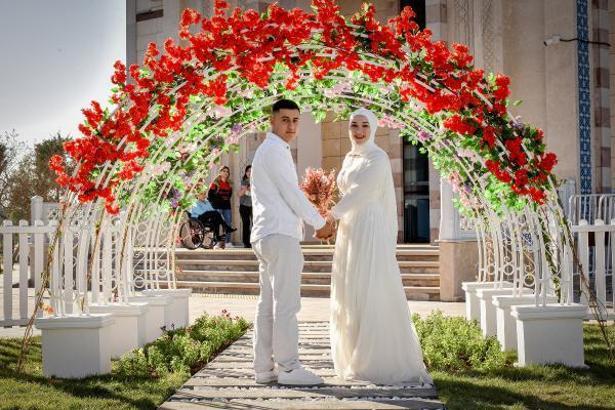 Yüreğir’de düğün fotoğrafları için plato kuruldu