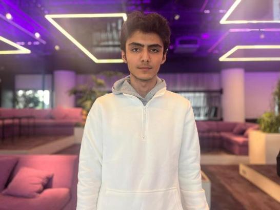 Sosyal medyada gündem olan piyanist kurye: Kendi kendime çalmayı öğrendim