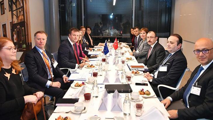 Bakan Muş, Finlandiya Kalkınma İşbirliği ve Dış Ticaret Bakanı Skinnari ile görüştü