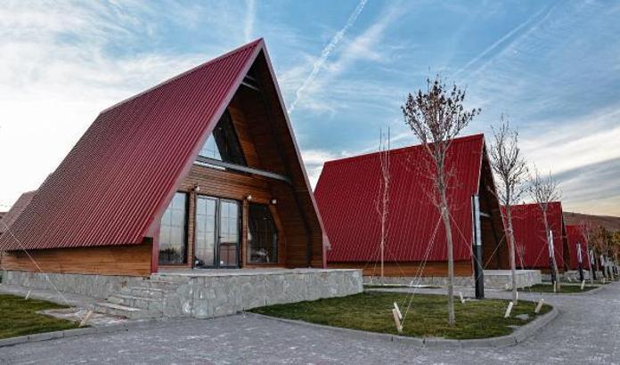 Sıcak Çermik'teki bungalov evleri açılışa hazırlanıyor