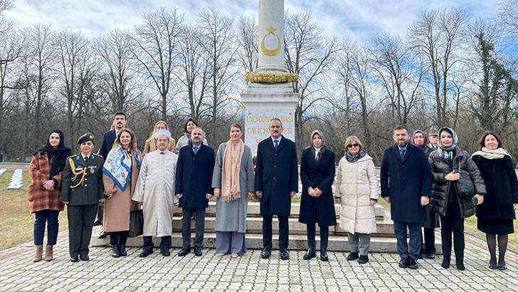 Bakan Özer, Macaristan’da Galiçya Türk Şehitliği’ni ziyaret etti