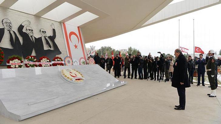 Kurucu Cumhurbaşkanı Rauf Raif Denktaş, anıt mezarında anıldı