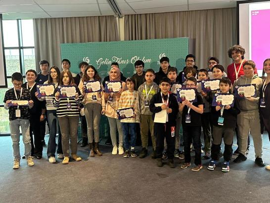 Yunus'un dizeleri yapay zeka teknolojisiyle Amsterdam'da çocuklarla buluştu