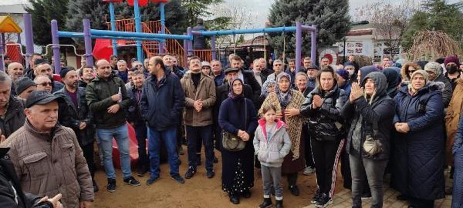 Başakşehir'de site sakinleri yüzde 85 aidat zammına eylem yaparak tepki gösterdi