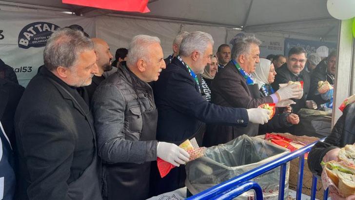 AK Parti Genel Başkan Yardımcısı Hayati Yazıcı, hamsi festivaline katıldı