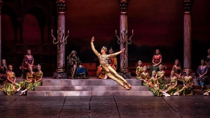 La Bayadere balesinin prömiyeri AKM'de yapıldı