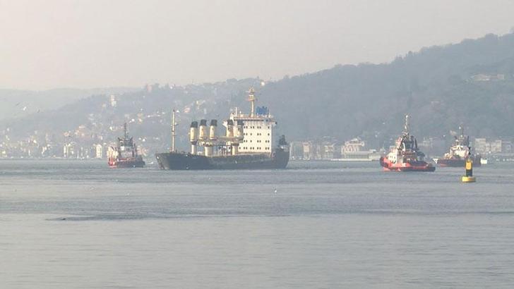 Boğaz'da karaya oturan gemi kurtarıldı