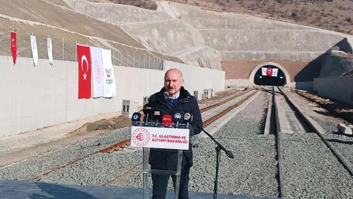 Bakan Karaismailoğlu: Ankara-Sivas hattı aydınlık geleceğin en önemli nişanelerinden