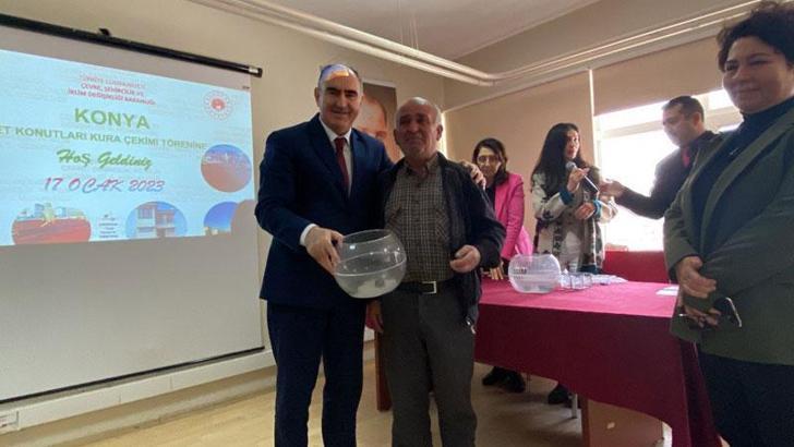 Konya'da depremzedeler yeni evlerine kavuştu