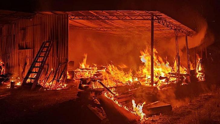 Marangoz atölyesi, yangında kullanılamaz hale geldi