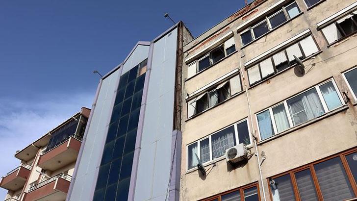 Keşan'da lodos, kooperatif binasının kaplamalarını uçurdu