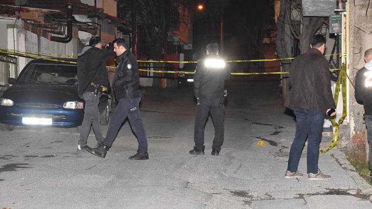 Evinin önünde motosikletli saldırganların açtığı ateş sonucu ağır yaralandı