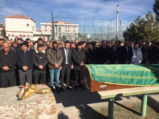 Kanseri yenip, kazada ölen liseli Rabia toprağa verildi