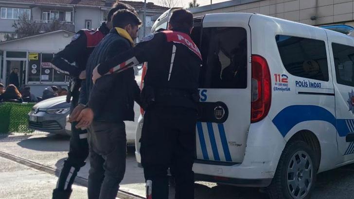 Vitrinden cep telefonunu alıp kaçan şüpheli yakalandı