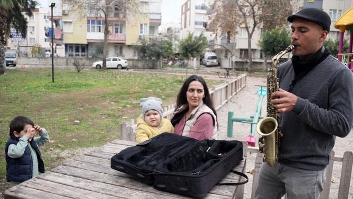 'Ekmek teknesi' çalınan Abbas'a yeni saksafon