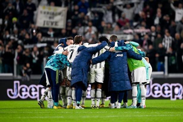 Juventus'a 15 puan silme cezası