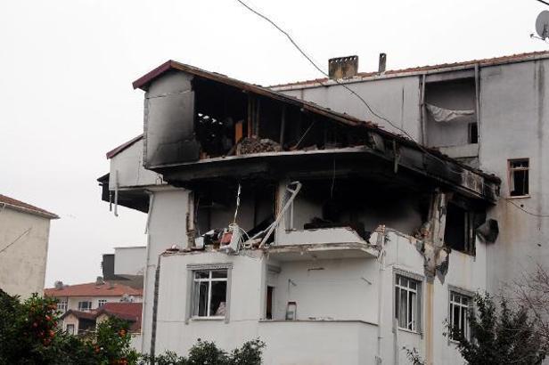 Gölcük'teki doğal gaz kaynaklı patlamanın hasarı gün ağarınca ortaya çıktı