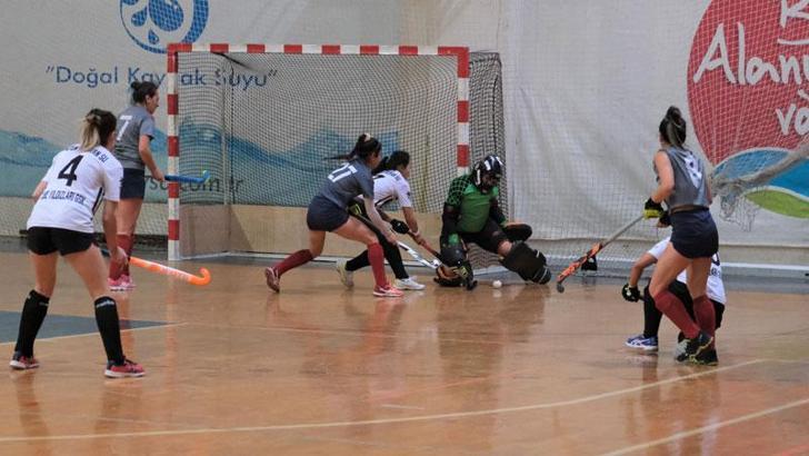 Alanya'da kadın hokeyi heyecanı