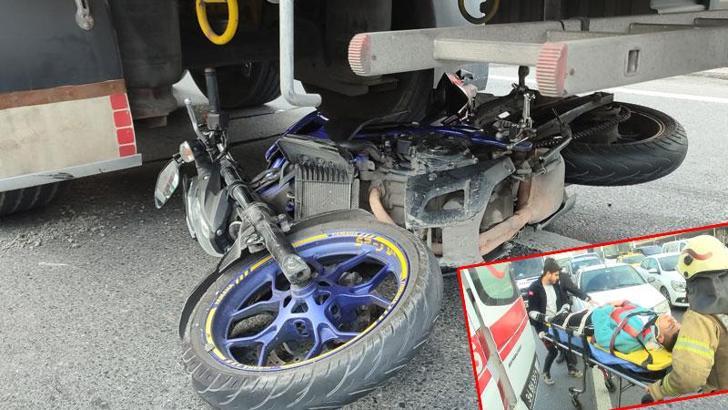 Küçükçekmece'de TIR'a çarpan motosikletteki iki kişi yaralandı