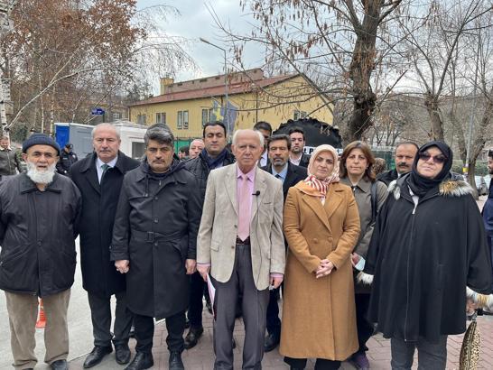 Milli Yol Partisi, İsveç Konsolosluğu önünde Kur'an-ı Kerim'in yakılmasını protesto etti