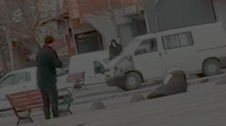 Sancaktepe'de yolda yürüyen eşine peş peşe ateş ederek yaraladı