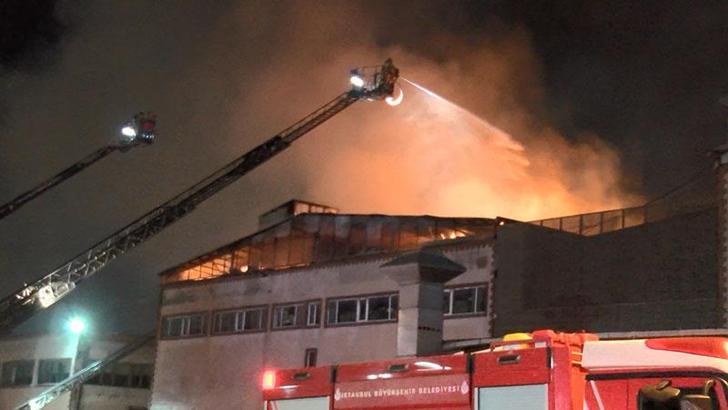 Pendik’te cam fabrikasında yangın çıktı