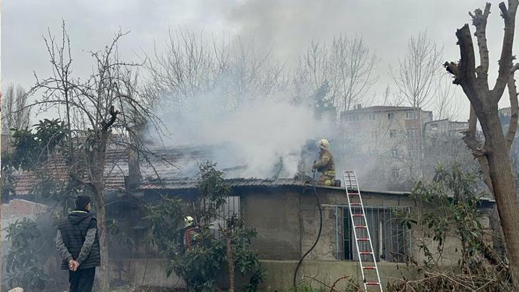 Ataşehir'de gecekondu yangını