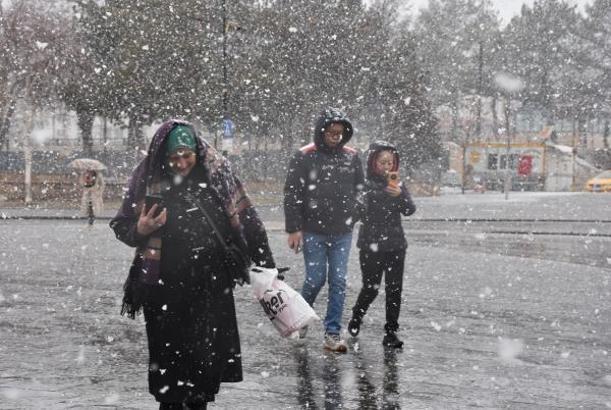 Sivas, kar yağışıyla beyaza büründü