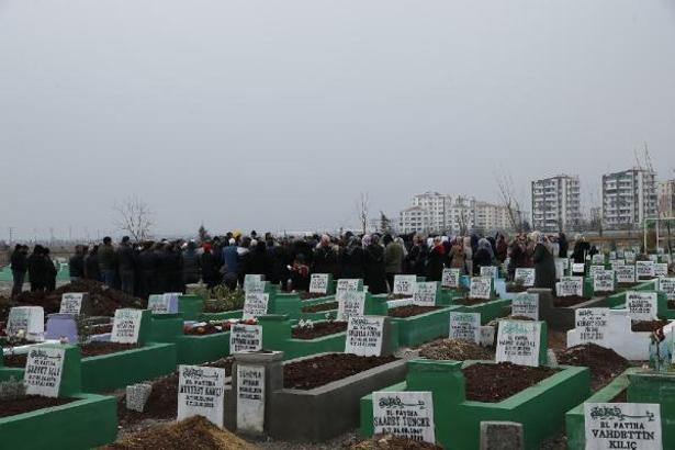 Kocaeli'de evde ölü bulunan anestezi teknikeri memleketi Diyarbakır'da defnedildi