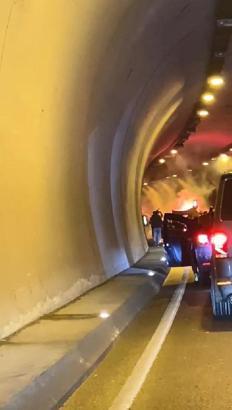 Beykoz'da asker konvoyunda tüneli kapatıp maytap patlattılar