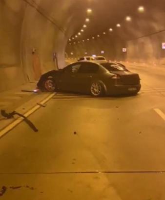 Kasımpaşa Hasköy Tüneli'nde makas atan sürücü kaza yaptı, 4 yaralı