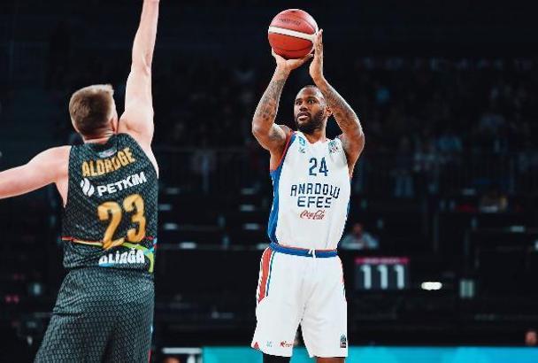 Anadolu Efes - Aliağa Petkim Spor: 90-64