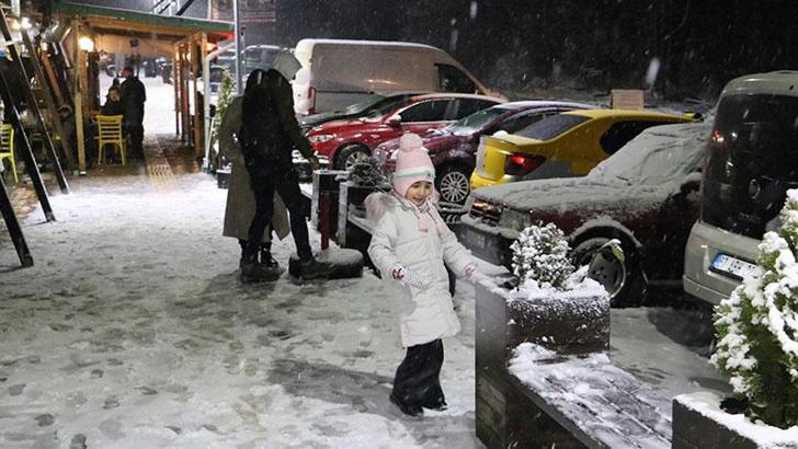 Zonguldak'ta gece kar yağışı etkili oldu