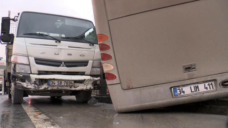 Başakşehir'de kazaya yardım etmek isterken canından oldu