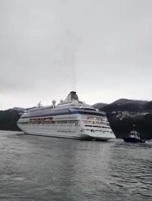 Usturmaçalara çarpan kruvaziyer, tamir için İstanbul'a götürülüyor