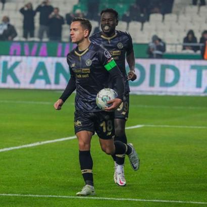 Konyaspor Sportif Direktörü Kulekaya: Amir'in transfer görüşmeleri sürüyor