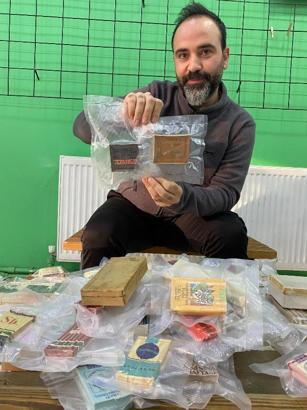 Hiç sigara içmedi ama 3 bin paketlik 'tarihi' sigara koleksiyonu oluşturdu