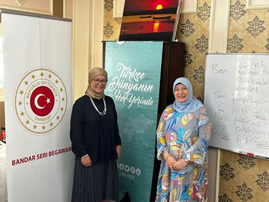 Güneydoğu Asya ülkesi Brunei’deki merkezde Türkçe öğreniyorlar