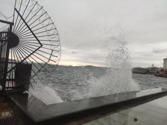 İstanbul’da fırtına; bazı vapur seferleri yapılamıyor