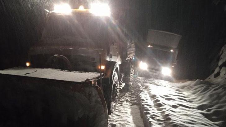 Şırnak’ta yolda kalan 4 kişi kurtarıldı; Hakkari ve Eruh kara yollarında aksamalar yaşanıyor