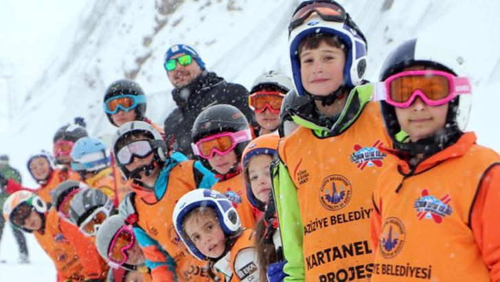Palandöken'de köy çocuklarına kayak eğitimi